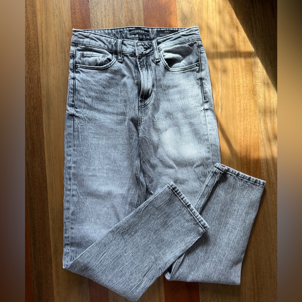 Like new Guess girly straight high washed black jean size 26